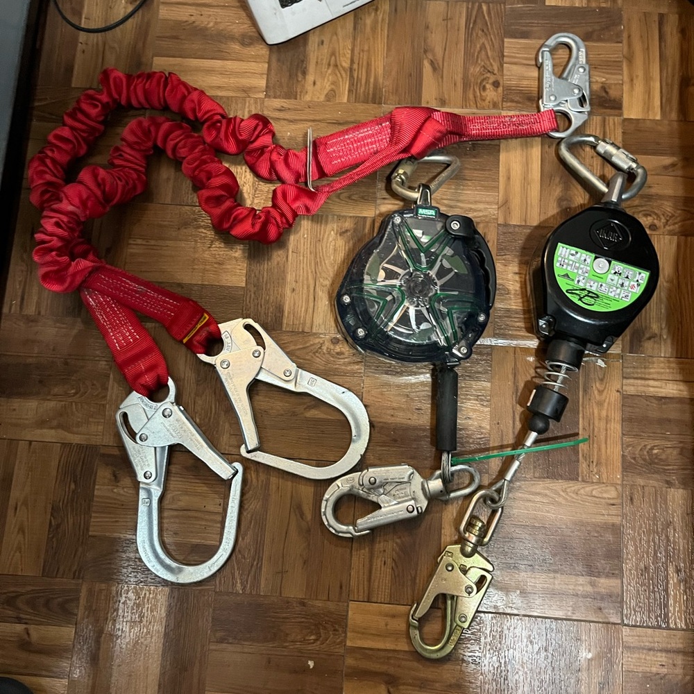 2 retractables and 1 dual leg lanyard